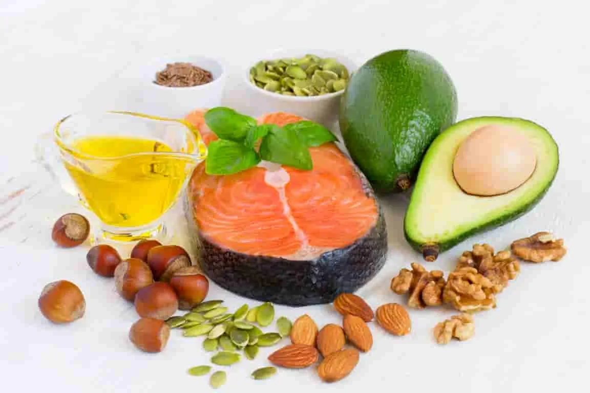 La importancia de las grasas saludables en la dieta y la prevención de enfermedades.