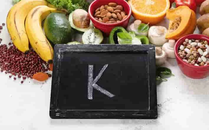 La importancia del potasio en la dieta y su papel en la salud cardiovascular.